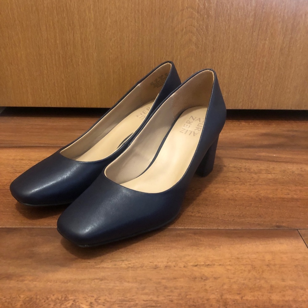 Naturalizer Navy Heels